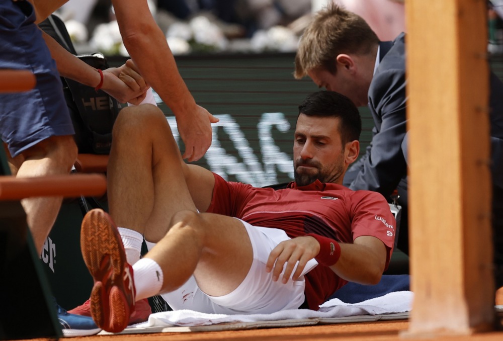 Novak Đoković pobedio u osmini finala Rolan Garosa: Uprkos povredi kolena šampion došao do neverovatnog trijumfa 2