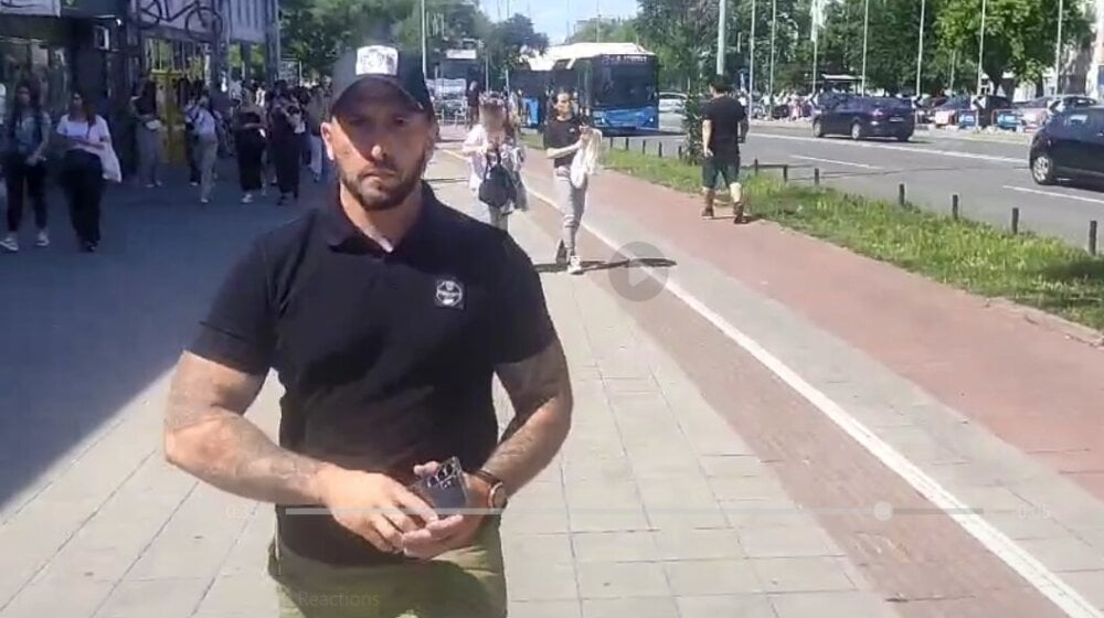 Napadnut novinar Danasa ispred Novosadskog sajma (VIDEO) 1