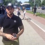 "Ovde se najmanje radi o meni": Novinar Danasa Uglješa Bokić o napadu na njega tokom izveštavanja ispred Novosadskog sajma 4