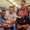 Vučić u avionu s "orlovima" pred polazak na EURO: Srbija je uz vas, i ako izgubite dočekaćemo vas kao pobednike (VIDEO) 12