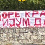 "Kreni-Promeni" na Niškoj tvrđavi istakao transparent 'Izbore krade, litijum dade' 5