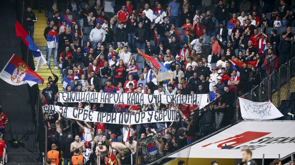 Fudbalski savez Srbije obavestio navijače koje zastave mogu da se unesu na stadion u Gelzenkirhenu 8