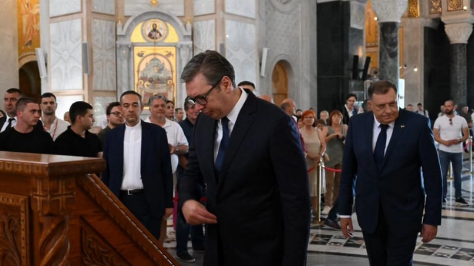 Vučić posle molebana u Hramu Svetog Save poslao poruku mira 1
