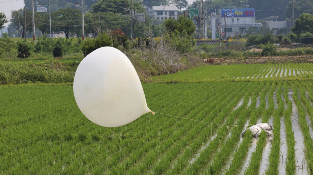Severna Koreja opet balonima poslala smeće u Južnu Koreju 1