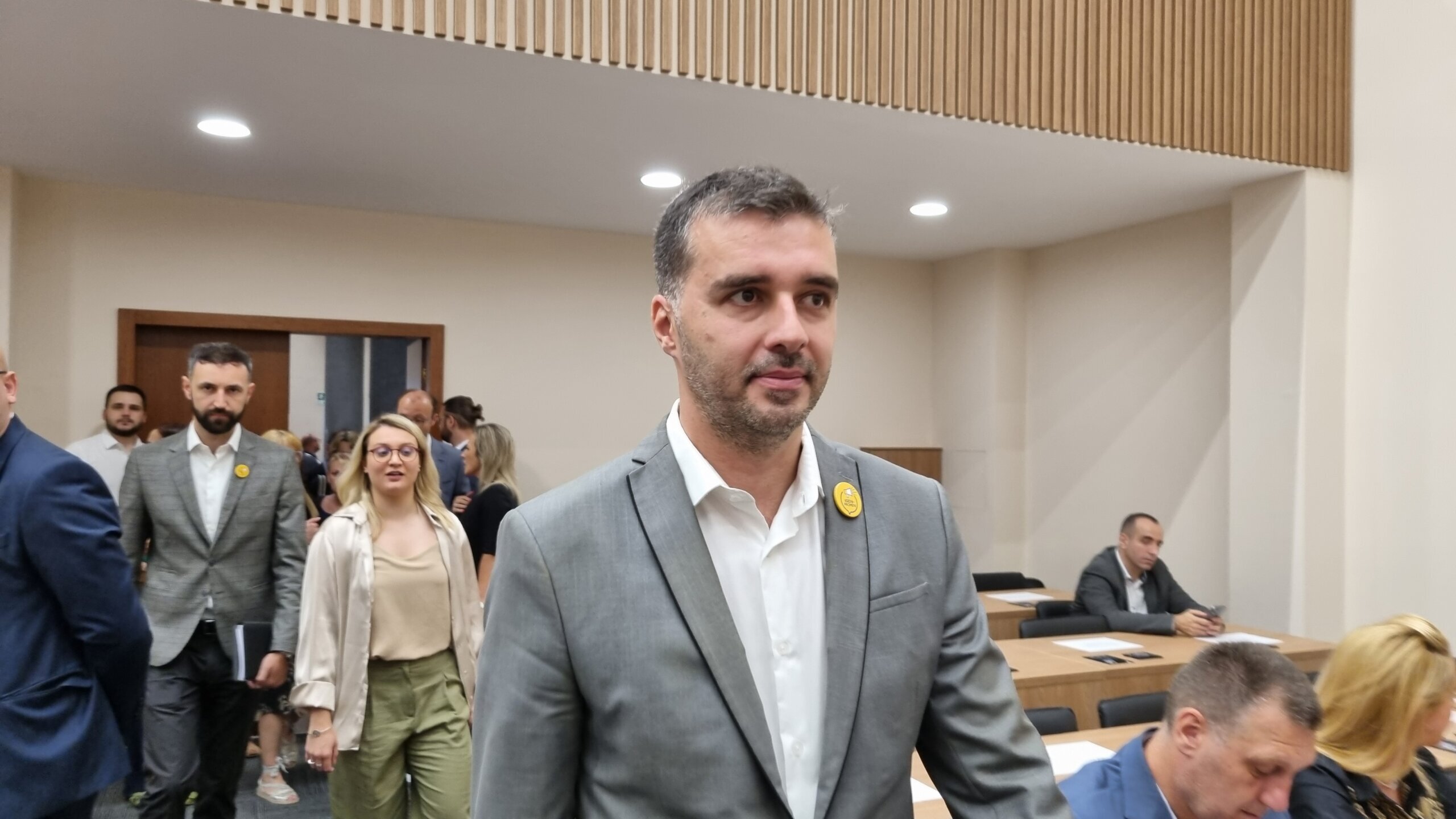 Nikola Nikodijević izabran za predsednika Skupštine grada Beograda, a Biljana Živković za sekretara: Naredne nedelje izbor Šapića za gradonačelnika 9