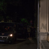Opozicija u Nišu još nije dobila odobrenje GIK da pregleda izborni materijal, policija noćas iz zgrade odnosila crne džakove 8
