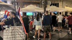 (VIDEO, FOTO) Aplauz za fudbalere Srbije i psovke za sudije: Kako su navijači u beogradskim kafićima ispratili utakmicu sa Engleskom? 2