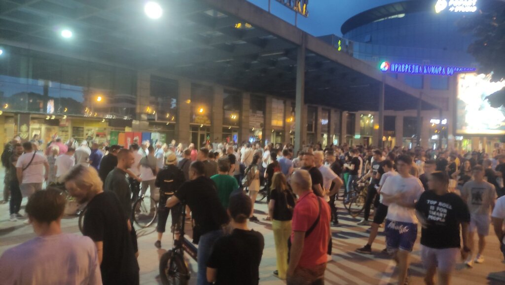 Napeto u Novom Sadu: Žandarmerija se grupisala, građani se okupljaju 3