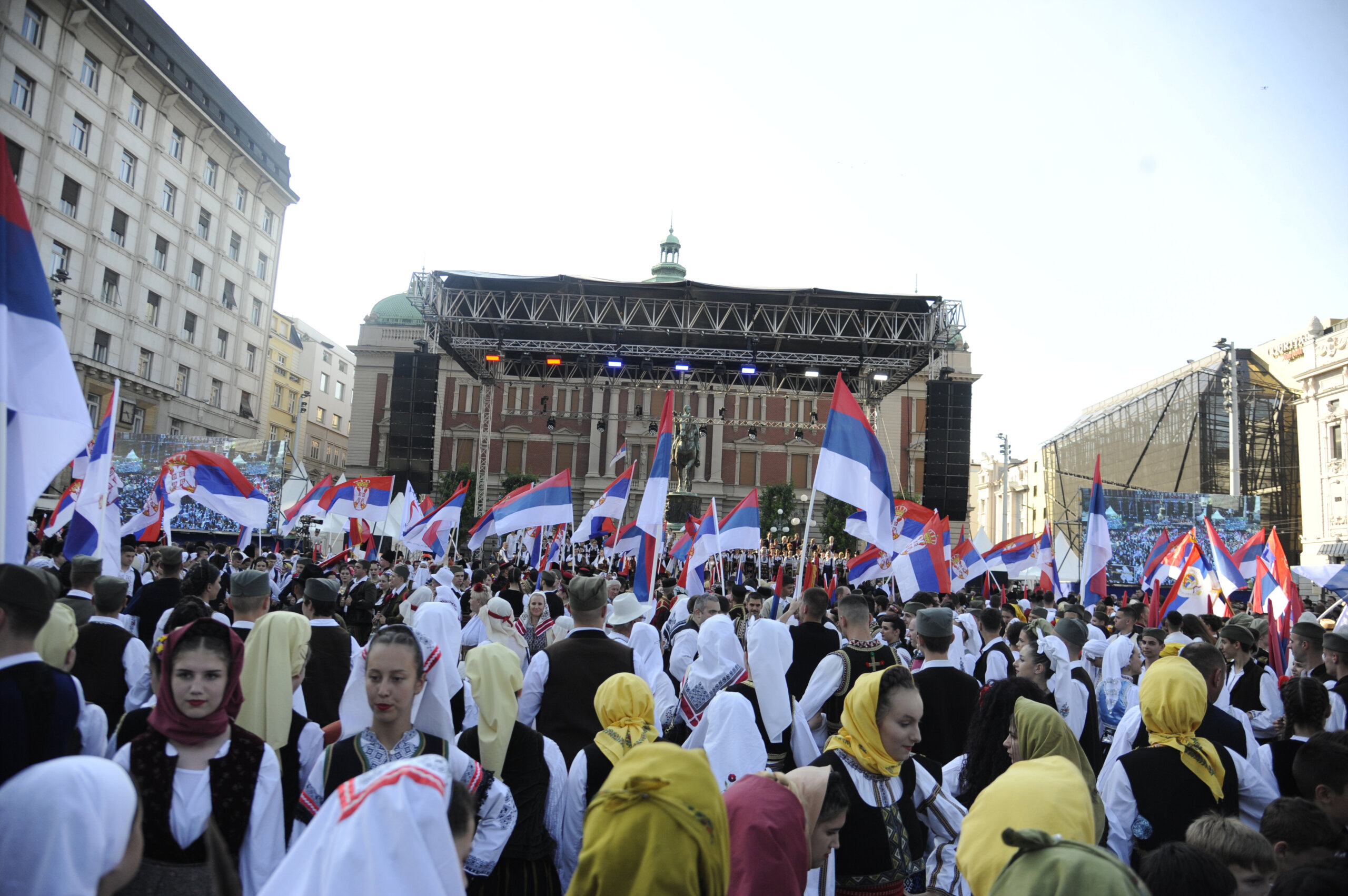 (FOTO) Kako je izgledala manifestacija "Jedan narod, jedan sabor - Srbija i Srpska" na Trgu republike u fotografijama? 7