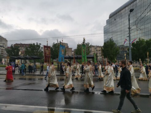 Porfirije na Spasovdanskoj litiji: Mi znamo ko smo i šta smo, pravoslavni hrišćani, deca Svetog Save i Vladike Nikolaja (VIDEO, FOTO) 5