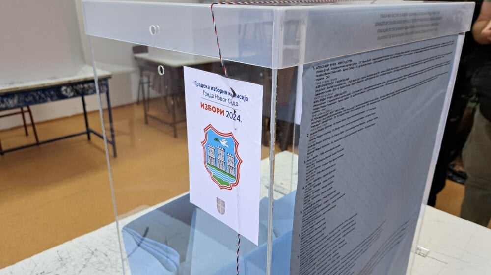Na dva biračka mesta u Novom Sadu lista kandidata za izbore skraćena 1