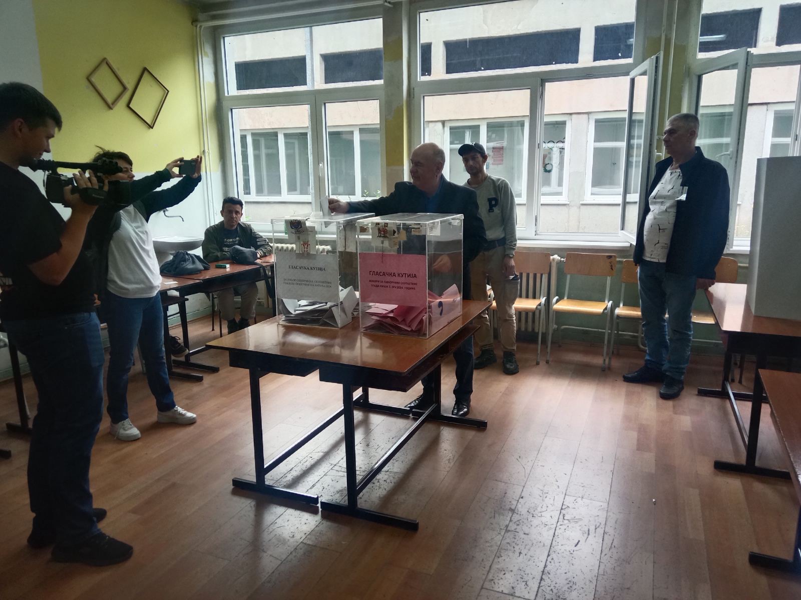 Lokalni i beogradski izbori: U Nišu i SNS i opozicija proglasili pobedu, u Beogradu SNS sama može da formira vlast (FOTO, VIDEO) 16