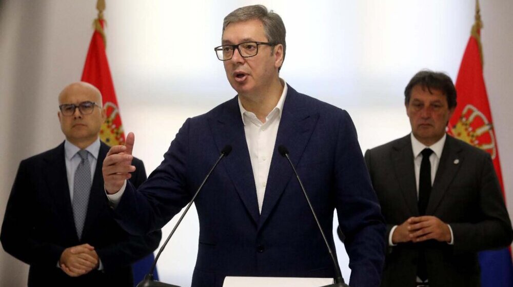 Vučić: Narodna banka Srbije kupila pet tona zlata za 350 miliona evra 8