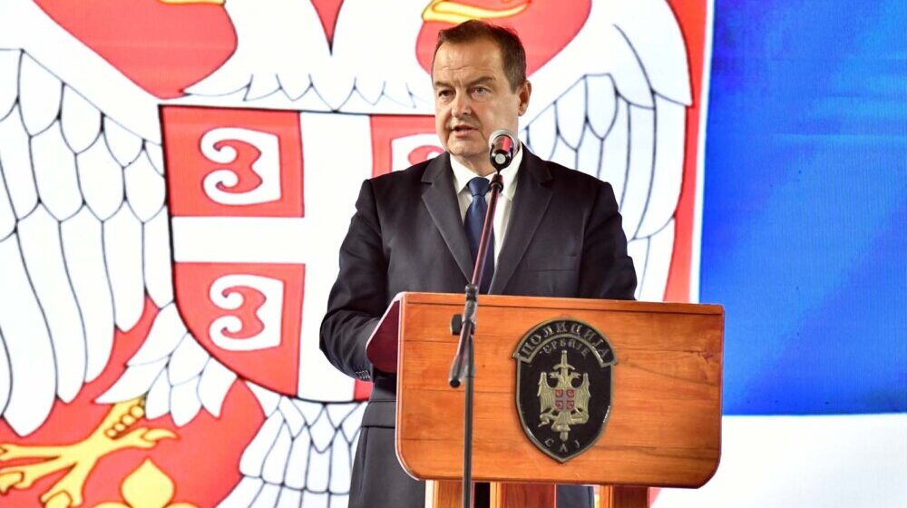 Dačić se nije izričito izjasnio o Vučićevom pozivu na referendum o razrešenju 12