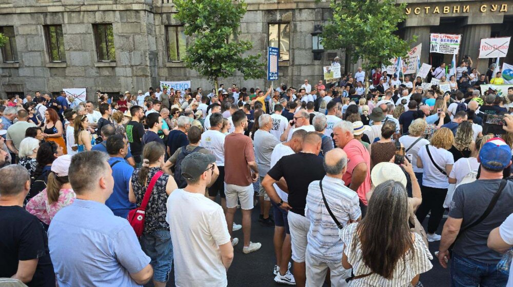 Određen pritvor za vozača koji je kolima udario demonstrante na protestu protiv litijuma u Beogradu 9