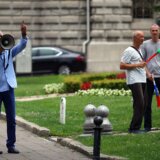 (VIDEO) Uhapšen Srđan Žunić koji je mesec dana protestovao ispred Predsedništva Srbije 19