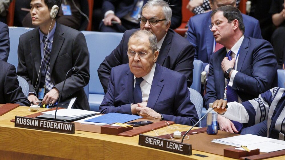 "Hajde da razgovaramo o tome kako Zapad pokušava da manipuliše svime i svačim": Lavrov stigao u Njujork u svojstvu predsedavajućeg SB UN 13