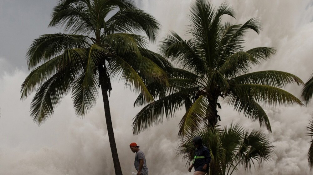 Uragan Beril pogodio Jamajku: Poginulo sedam osoba, udari vetra od 215 kilometara na sat 8