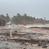 Uragan Beril stigao do Meksika, čupao drveće i izazivao prekide struje 13