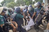 Eskalirale višenedeljne demonstracije u Bangladešu: Policija puca u demonstrante, ima mrtvih 6