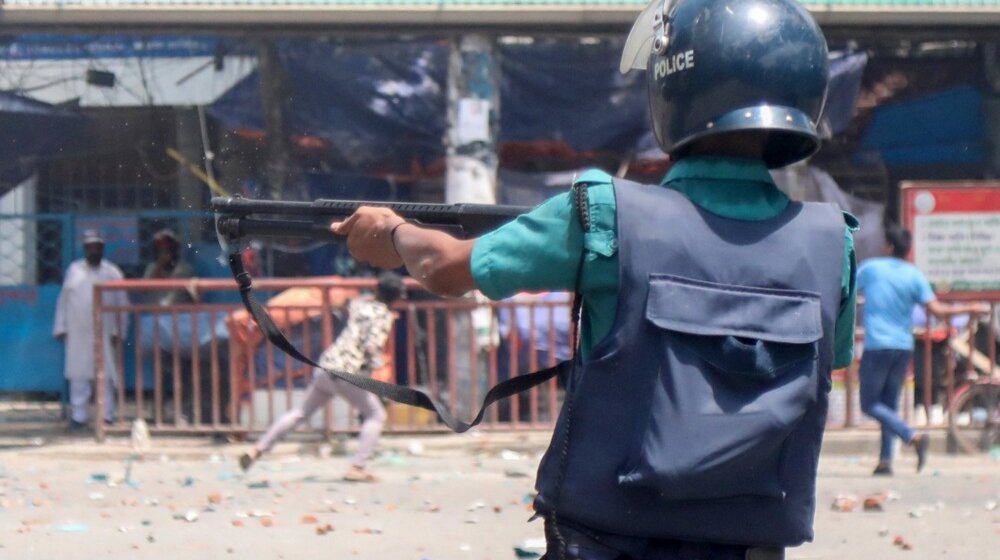 Eskalirale višenedeljne demonstracije u Bangladešu: Policija puca u demonstrante, ima mrtvih 10