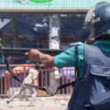 Eskalirale višenedeljne demonstracije u Bangladešu: Policija puca u demonstrante, ima mrtvih 14