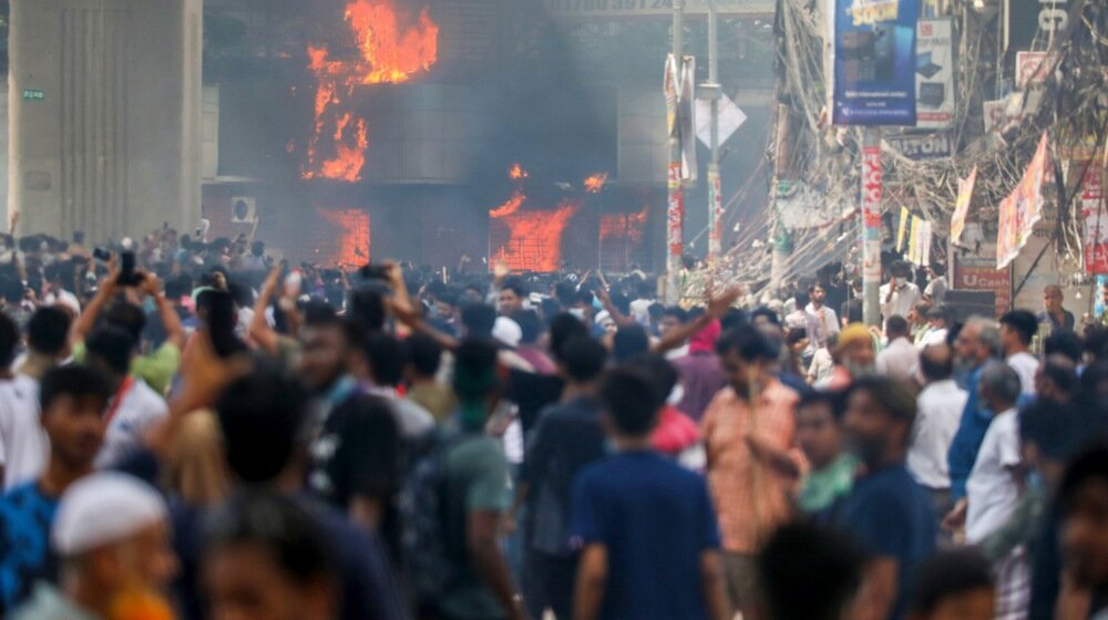 Studenti u Bangladešu prete da će nastaviti demonstracije, obnovljen internet 10