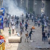 Protesti u Bangladešu: Stradalo 105 demonstranata, povređeno 300 policajaca 14