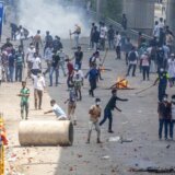 Protesti u Bangladešu: Stradalo 105 demonstranata, povređeno 300 policajaca 7