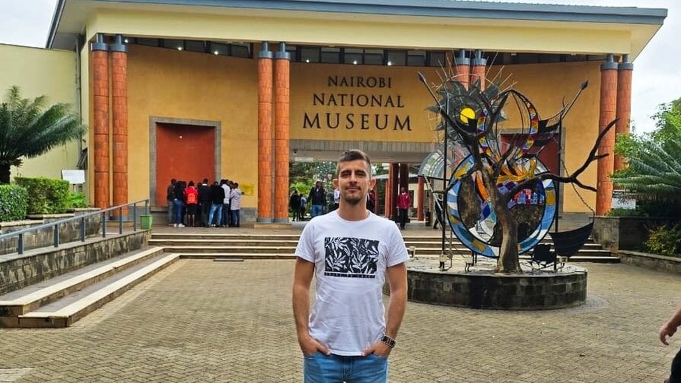 Bojan Babić ispred Nacionalnog muzeja u Najrobiju