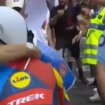 Tur de Frans: Biciklista kažnjen jer je tokom trke poljubio suprugu 11