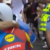 Tur de Frans: Biciklista kažnjen jer je tokom trke poljubio suprugu 4