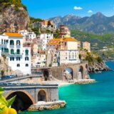 Serije i Netfliks: Riplijeva „dolce vita” je crno bela, ali gradići duž obale Amalfi su jarkih boja 11