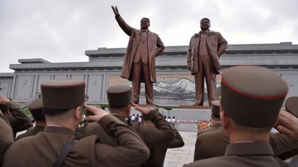 Statue Kim Džong Ila i Kim Il Sunga