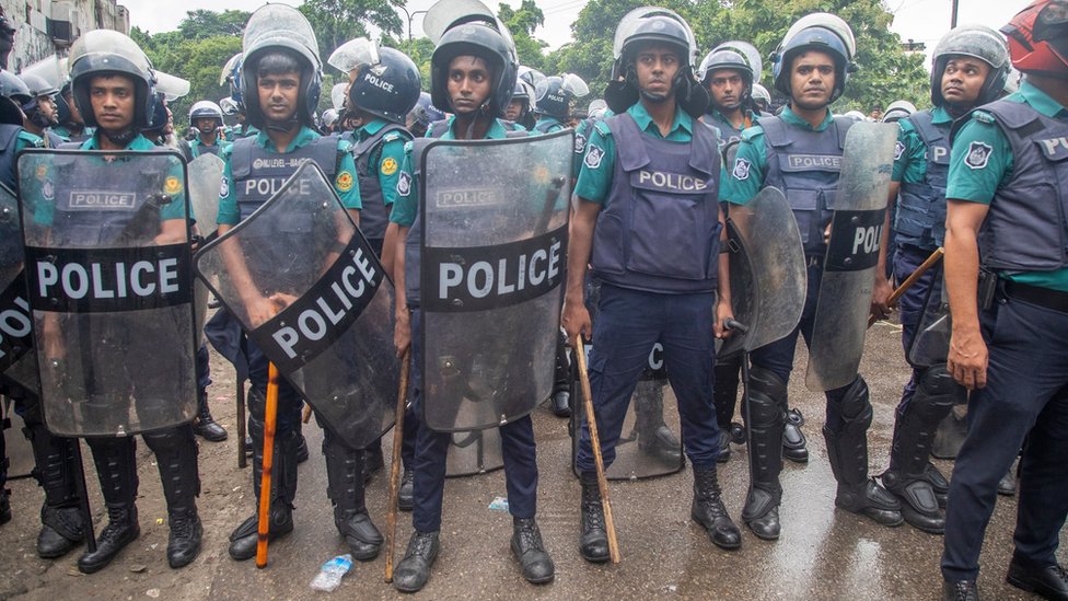 Policija pod punom opremom na ulicama Dake 14. jula