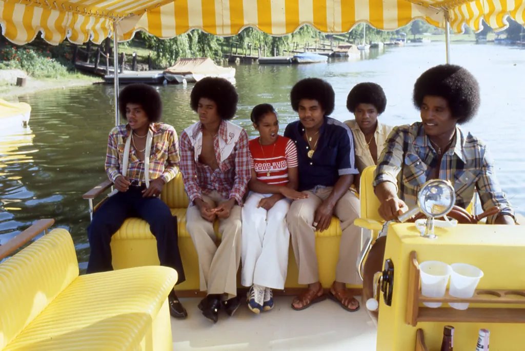 Na izletu brodom sa braćom 1978. godine. S leva na desno: Marlon, Majkl, Dženet, Tito, Rendi i Džeki Džekson