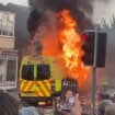 Žestoki sukobi u Engleskoj posle ubistva troje dece, desetine povređenih policajaca 6
