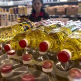 Vučić „malo zaustavio” izvoz ulja za Crnu Goru: Ministarstvo traži odgovore zbog prekida snabdevanja osnovnom namirnicom iz Srbije 8