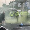 Nasilni protesti širom Britanije: "Garantujem da ćete zažaliti što ste učestvovali u ovim neredima" 8