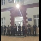 (VIDEO) Građani blokirali kružni tok ispred policijske stanice u Loznici zbog hapšenja aktivista "Ne damo Jadar" 5