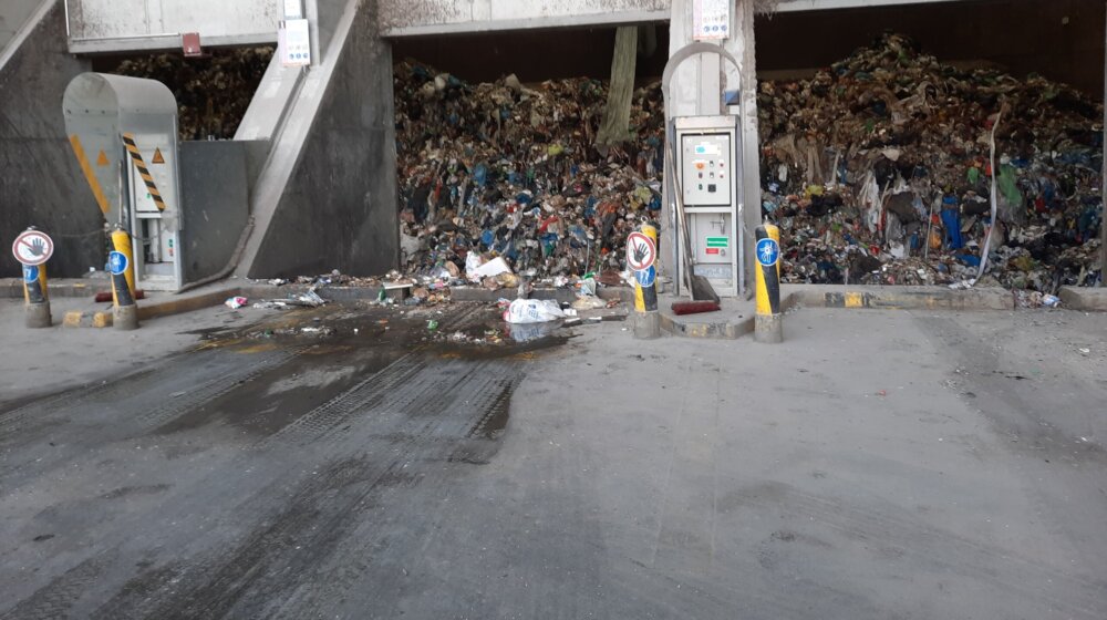 Eko Barajevo: 3.600 tona opasnog otpada ostavljeno nakon isteka dozvole firmi Junirisk 1