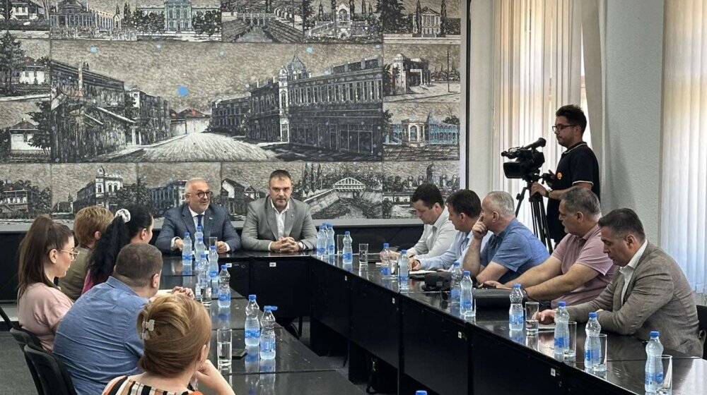 Sastanak direktora Agencije za sprečavanje korupcije u Kragujevcu sa predsednicima opština četiri okruga 1
