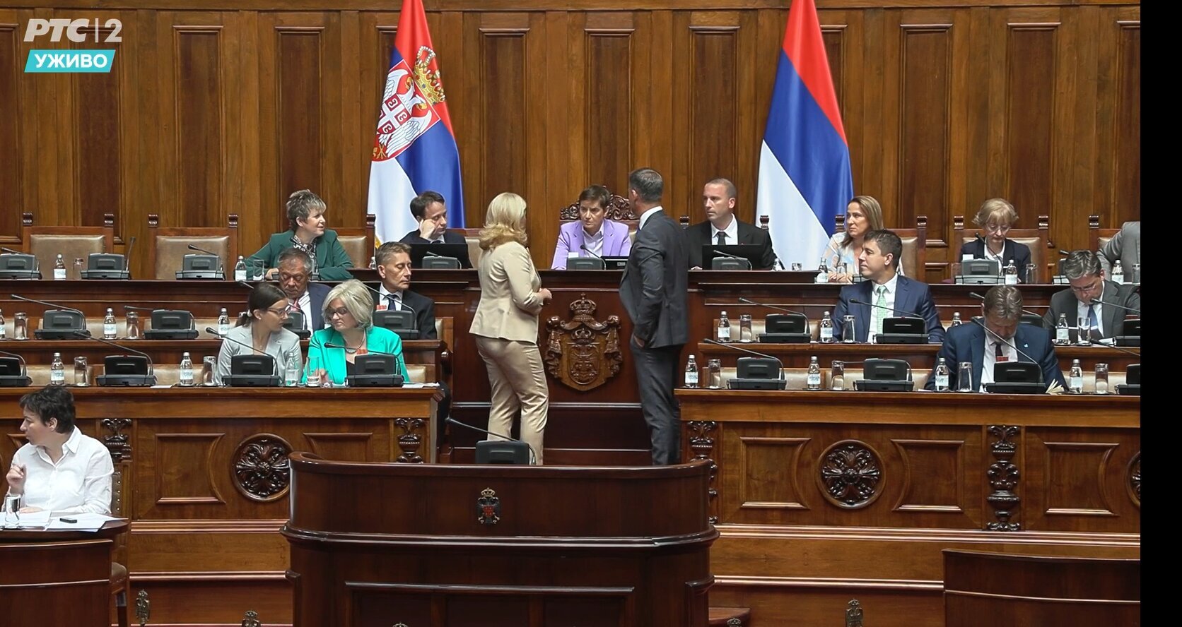 UŽIVO Skupština nastavila vanredno zasedanje: Opozicija osudila govor ministra Martinovića, predsedavajuća apeluje na opoziciju da se drži dnevnog reda 2