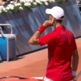 Novak Đoković osvojio odlučujući poen, a onda pokazao navijačima da ih ne čuje: Reakcija sa tribina pokazala da za Nadala nema više nade (VIDEO) 6