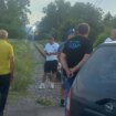 Privedeni aktivisti tokom blokade pruge u Loznici (VIDEO) 13