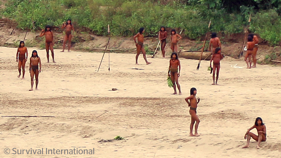 Fotografije plemena iz Perua alarmiraju: Žive u prašumama, bez kontakta s civilizacijom i sada upućuju apel za pomoć 1