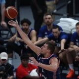 Publika skandirala „MVP“, ali ne za igrača „drim tima“: I u Abu Dabiju znaju da je Nikola Jokić najbolji na svetu (VIDEO) 9