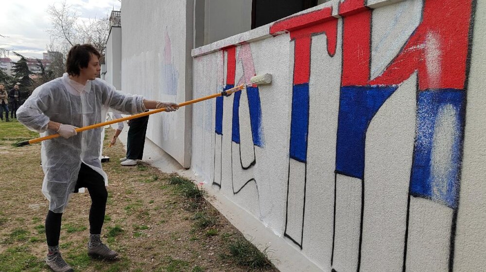 Aktivista Krokodila oslobođen odgovornosti zbog krečenja grafita u Mitićevoj rupi 10