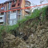(VIDEO/FOTO) Odron na Voždovcu: Krater se otvorio nedaleko od gradilišta u Darvinovoj ulici 7