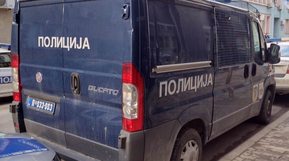 Zaplenjena akcizna roba vredna 6 miliona dinara: Policija u Kragujevcu pronašla 14.000 paklica cigareta i 200 kilograma rezanog duvana 11